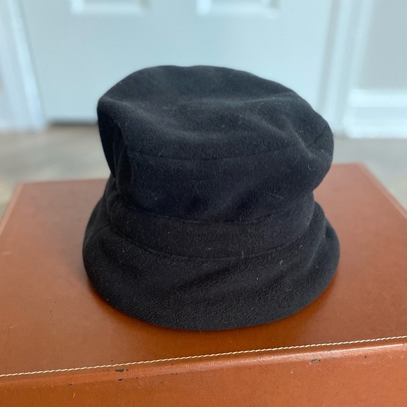 WOMANS LUSH FLEECE BUCKET HAT BLACK - Picture 2 of 7